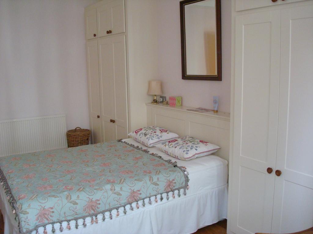 Apartamento Luxury Holland Park, Sleeps 2, Free S'Fast Wifi Londres Exterior foto