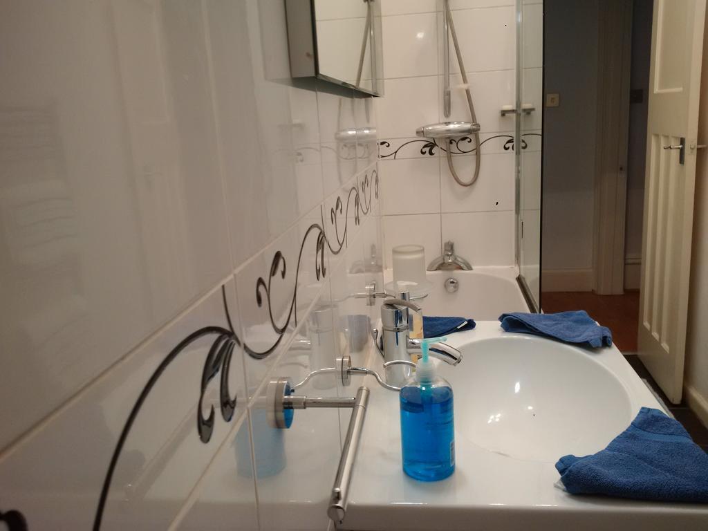 Apartamento Luxury Holland Park, Sleeps 2, Free S'Fast Wifi Londres Exterior foto