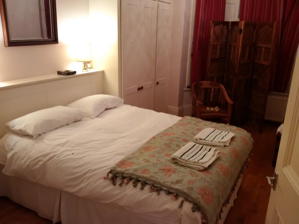 Apartamento Luxury Holland Park, Sleeps 2, Free S'Fast Wifi Londres Exterior foto